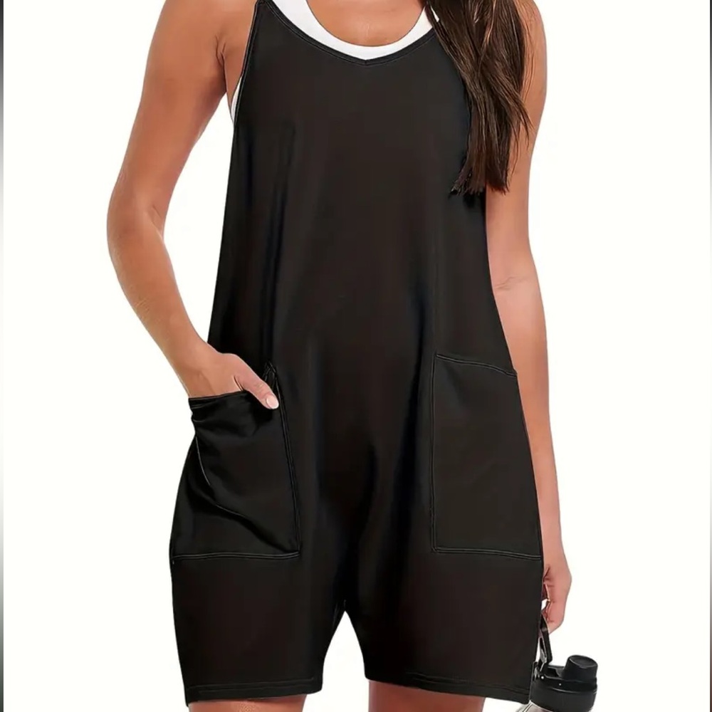 New Black Sleeveless Romper with Pockets - Picture 2 of 3
